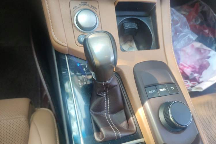 Used Lexus ES 2015 300h Comfort Edition Gear Lever