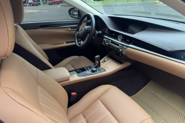 Used Lexus ES 2015 200 Elite Edition Interior 3