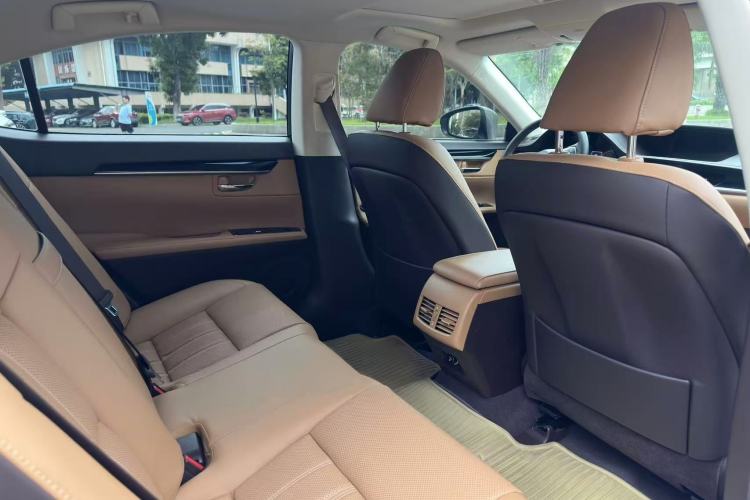Used Lexus ES 2015 200 Elite Edition Interior 4