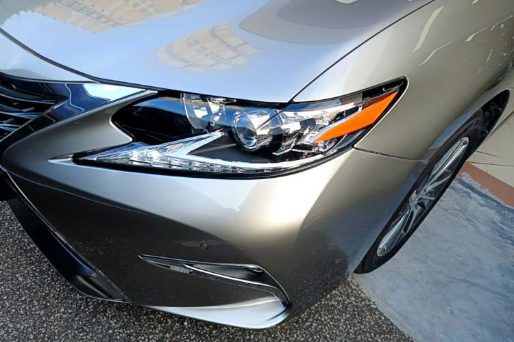 Used Lexus ES 2015 300h Comfort Edition Left Front Headlight
