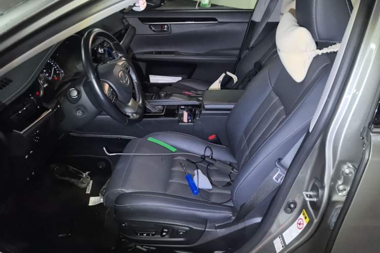 Used Lexus ES 2015 300h Comfort Edition Left Front Seat