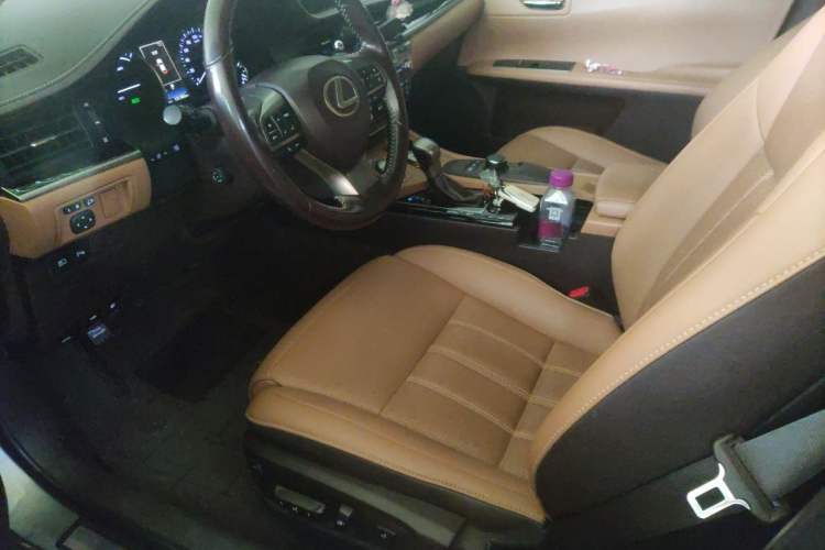 Used Lexus ES 2015 300h Comfort Edition Left Front Seat