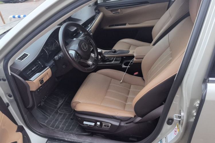 Used Lexus ES 2015 300h Comfort Edition Left Front Seat