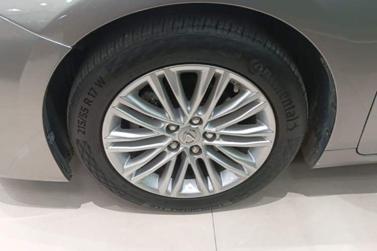 Used Lexus ES 2015 200 Elite Edition Left Front Wheel Hub