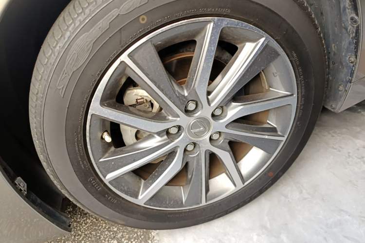 Used Lexus ES 2015 300h Comfort Edition Left Front Wheel Hub
