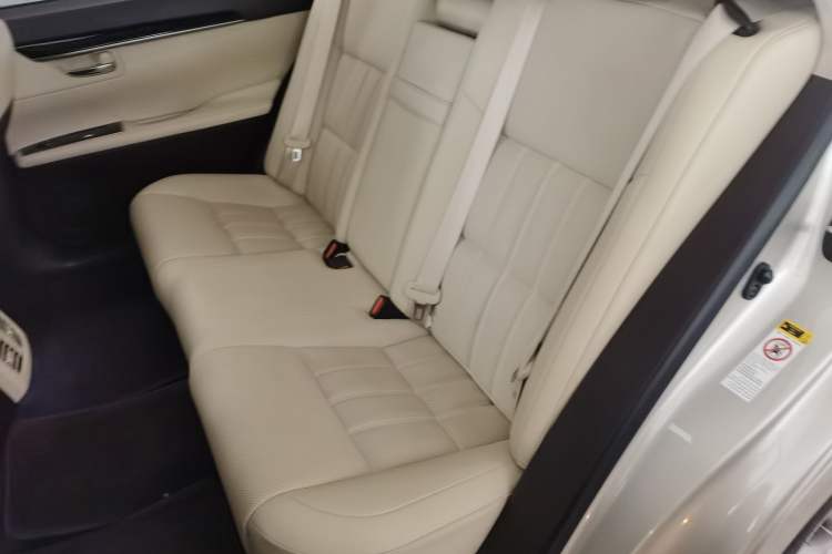 Used Lexus ES 2015 200 Comfort Edition Left Rear Seat