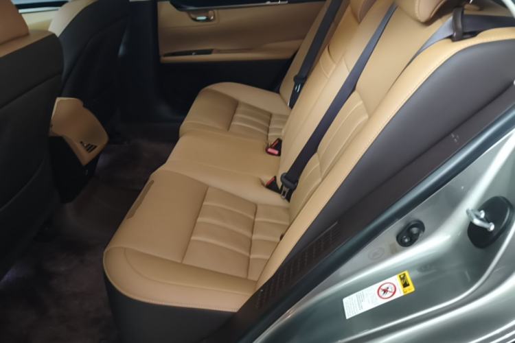 Used Lexus ES 2015 300h Comfort Edition Left Rear Seat
