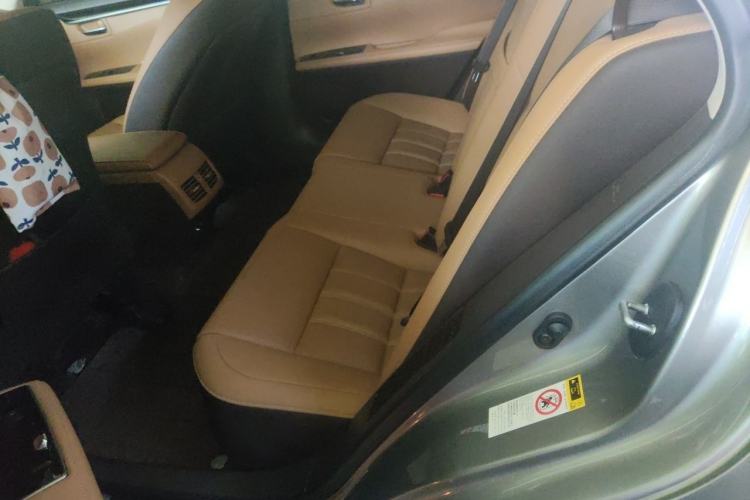 Used Lexus ES 2015 300h Comfort Edition Left Rear Seat