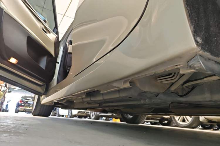 Used Lexus ES 2015 200 Elite Edition Left Side Sill