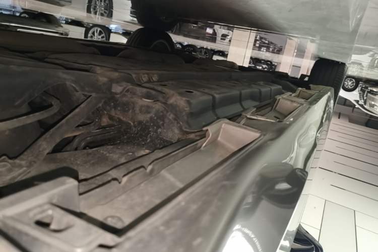 Used Lexus ES 2015 300h Comfort Edition Left Side Sill