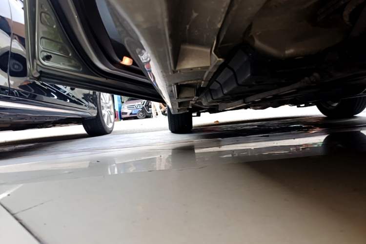 Used Lexus ES 2015 300h Comfort Edition Left Side Sill
