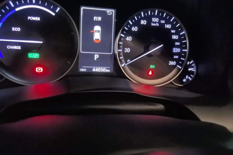 Used Lexus ES 2015 300h Comfort Edition Odometer Close Up
