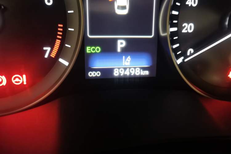 Used Lexus ES 2015 200 Comfort Edition Odometer Close Up