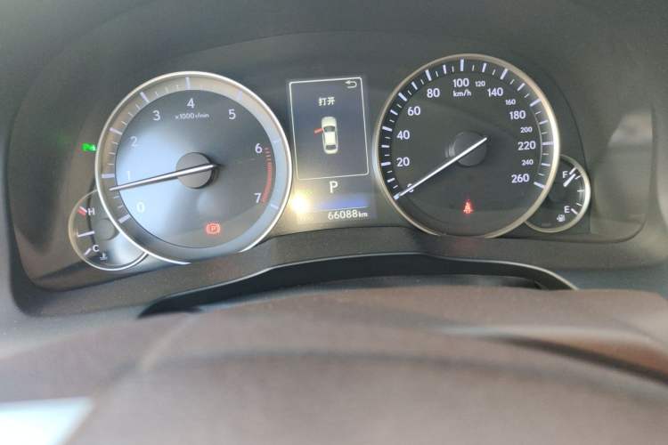Used Lexus ES 2015 250 Elegant Edition Odometer Close Up