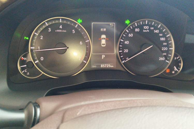 Used Lexus ES 2015 200 Elite Edition Odometer Close Up