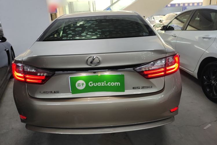 Used Lexus ES 2015 250 Elegant Edition Rear