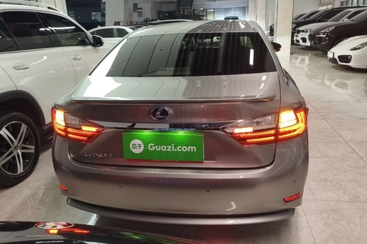 Used Lexus ES 2015 300h Comfort Edition Rear