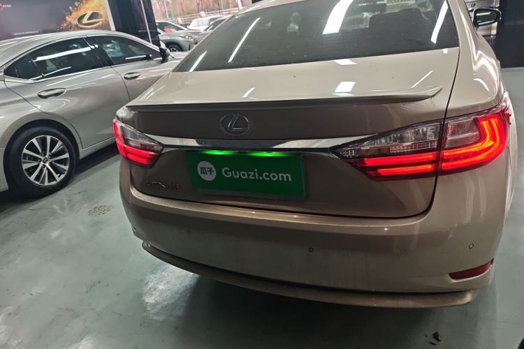 Used Lexus ES 2015 200 Elite Edition Rear