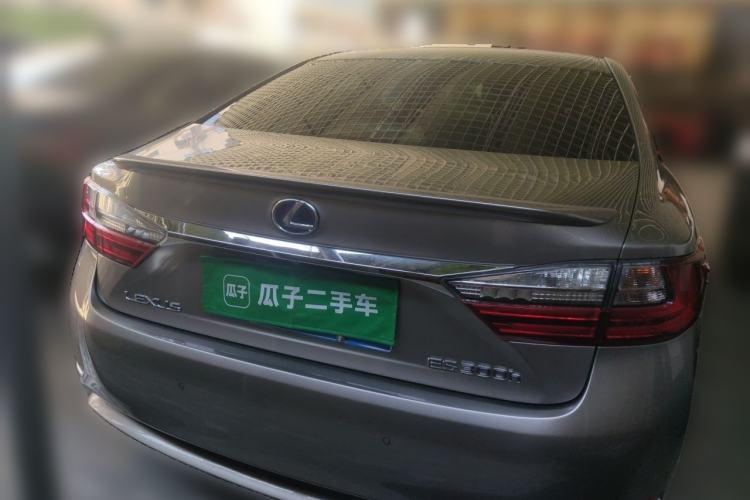 Used Lexus ES 2015 300h Comfort Edition Rear