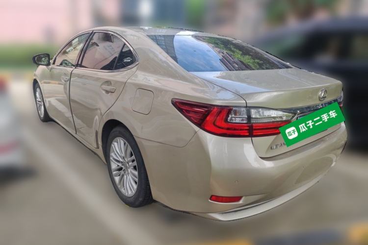 Used Lexus ES 2015 250 Elegant Edition Rear Left 45 Deg