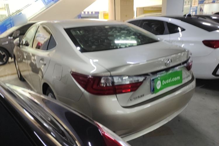 Used Lexus ES 2015 250 Elegant Edition Rear Left 45 Deg