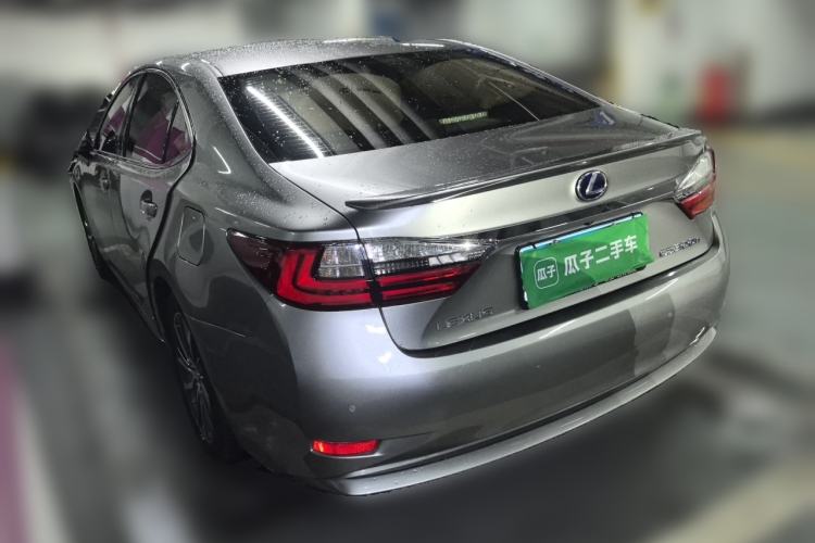 Used Lexus ES 2015 300h Comfort Edition Rear Left 45 Deg