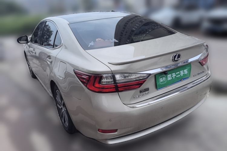 Used Lexus ES 2015 300h Comfort Edition Rear Left 45 Deg