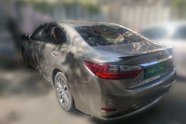 Used Lexus ES 2015 300h Comfort Edition Rear Left 45 Deg