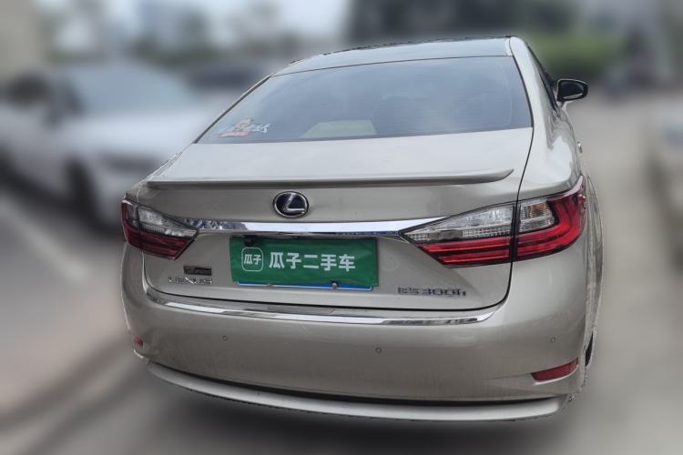 Used Lexus ES 2015 300h Comfort Edition Rear