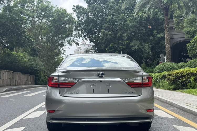 Used Lexus ES 2015 300h Comfort Edition Rear