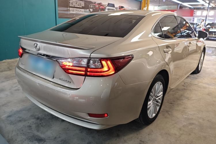 Used Lexus ES 2015 200 Elite Edition Rear Right 45 Deg