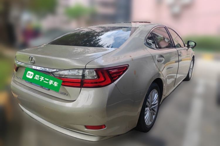 Used Lexus ES 2015 250 Elegant Edition Rear Right 45 Deg