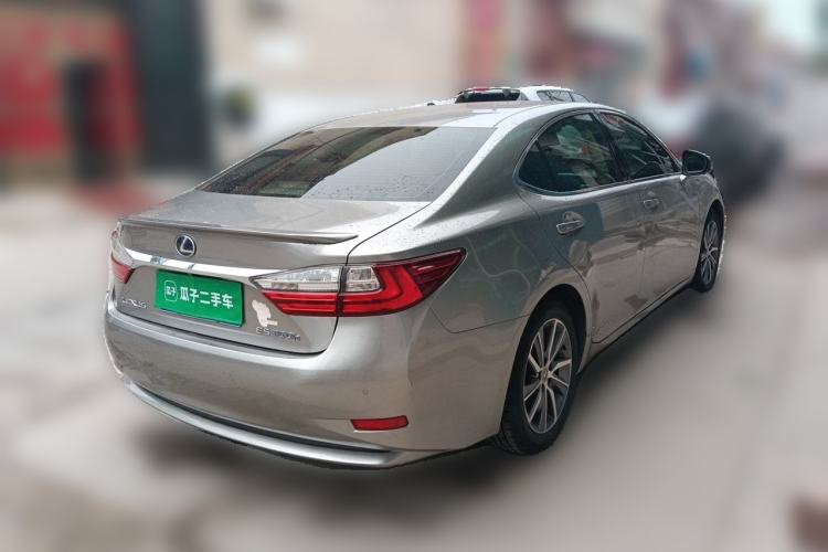 Used Lexus ES 2015 300h Comfort Edition Rear Right 45 Deg