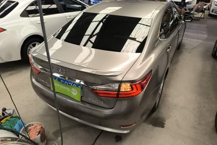 Used Lexus ES 2015 200 Elite Edition Rear Right 45 Deg