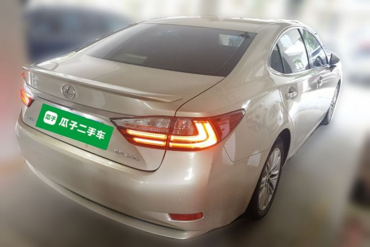 Used Lexus ES 2015 200 Comfort Edition Rear Right 45 Deg