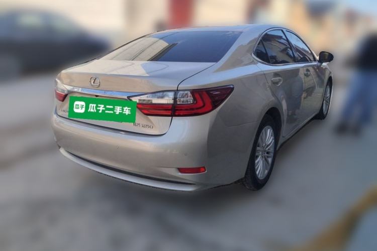 Used Lexus ES 2015 250 Elegant Edition Rear Right 45 Deg