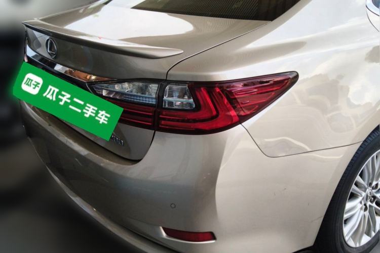 Used Lexus ES 2015 200 Elite Edition Rear Right 45 Deg