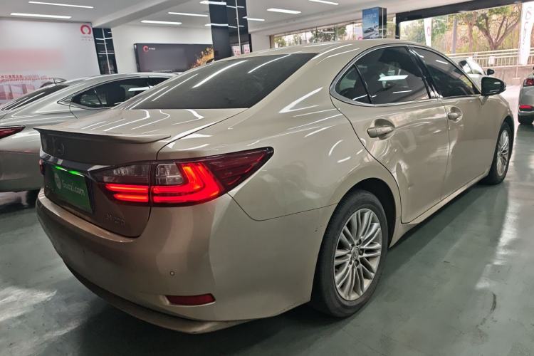Used Lexus ES 2015 200 Elite Edition Rear Right 45 Deg