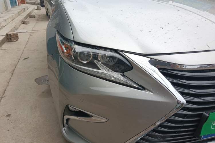 Used Lexus ES 2015 300h Comfort Edition Right Front Headlight