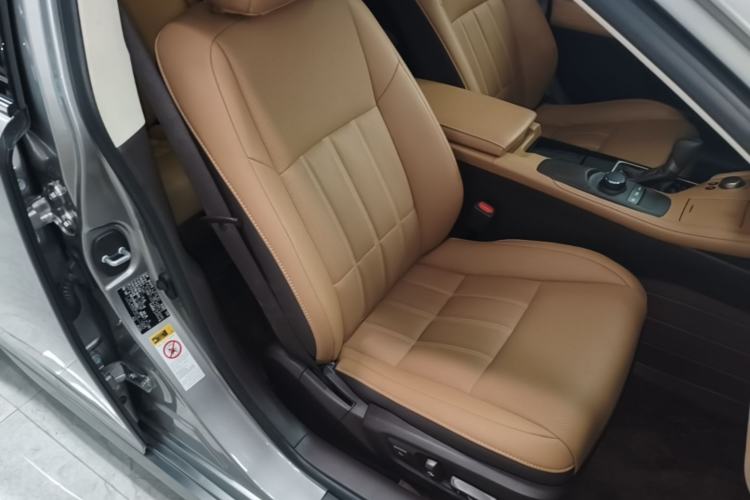 Used Lexus ES 2015 300h Comfort Edition Right Front Seat