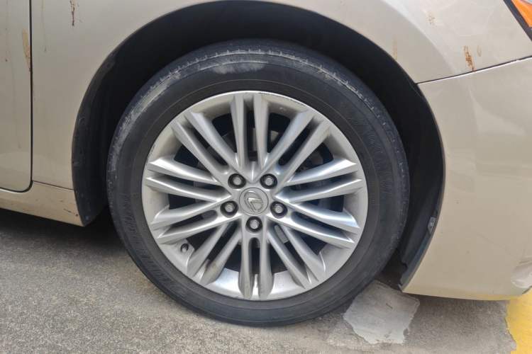 Used Lexus ES 2015 250 Elegant Edition Right Front Wheel Hub