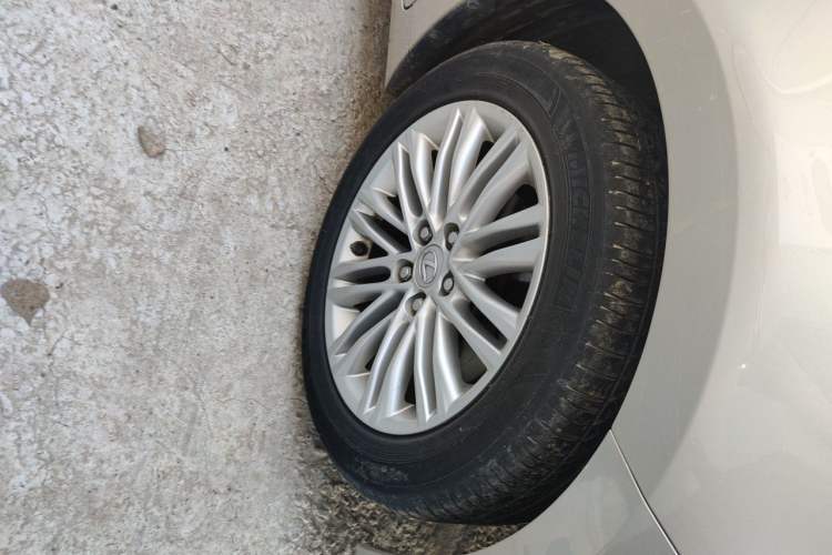 Used Lexus ES 2015 250 Elegant Edition Right Front Wheel Hub