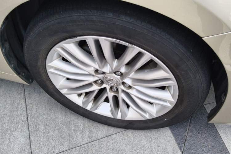 Used Lexus ES 2015 200 Elite Edition Right Front Wheel Hub
