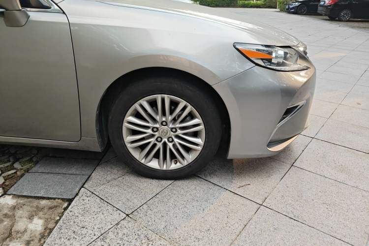 Used Lexus ES 2015 200 Elite Edition Right Front Wheel Hub