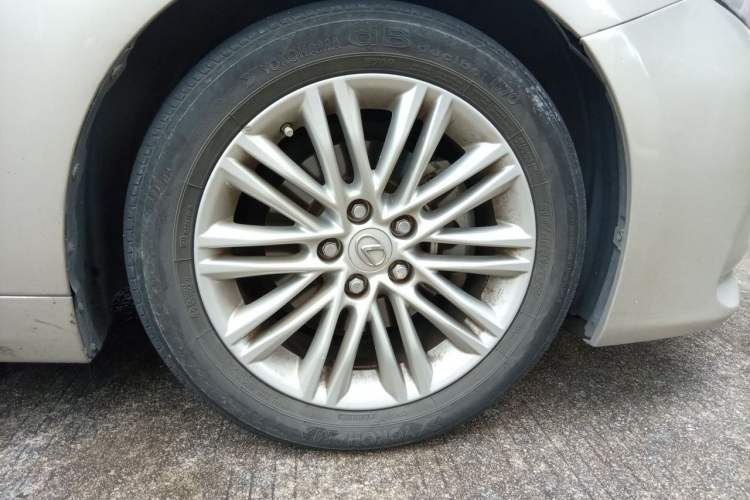 Used Lexus ES 2015 200 Elite Edition Right Front Wheel Hub