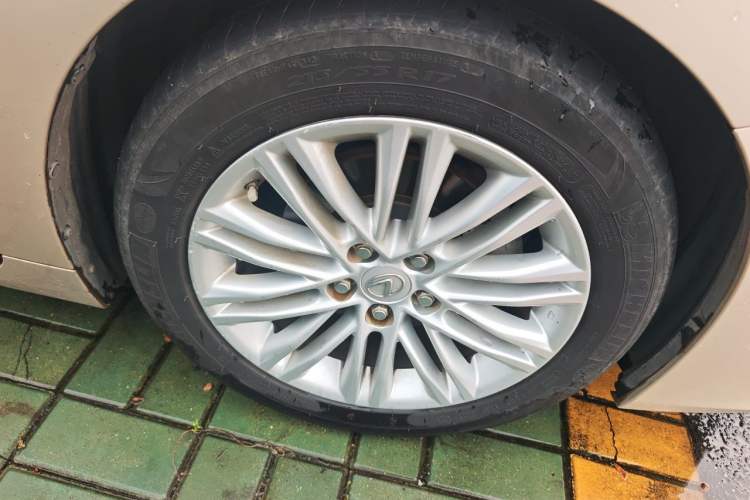 Used Lexus ES 2015 200 Elite Edition Right Front Wheel Hub