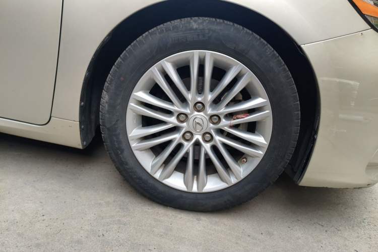 Used Lexus ES 2015 200 Comfort Edition Right Front Wheel Hub