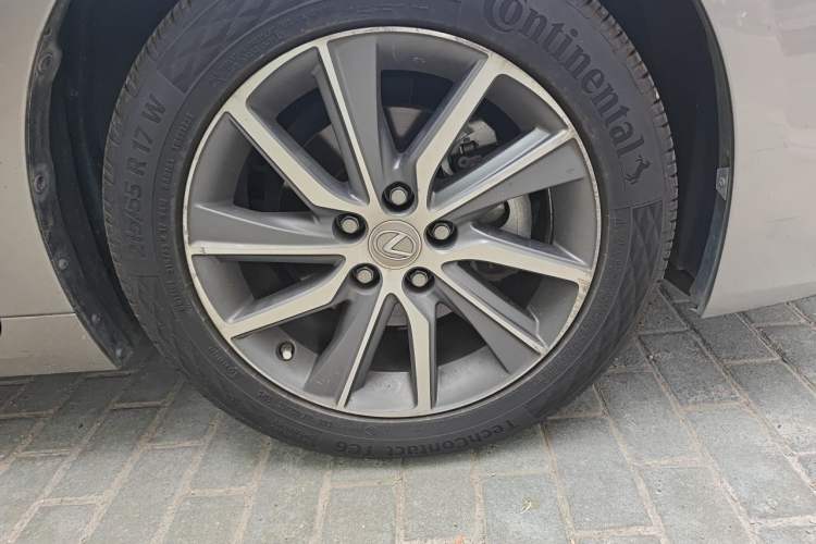 Used Lexus ES 2015 300h Comfort Edition Right Front Wheel Hub