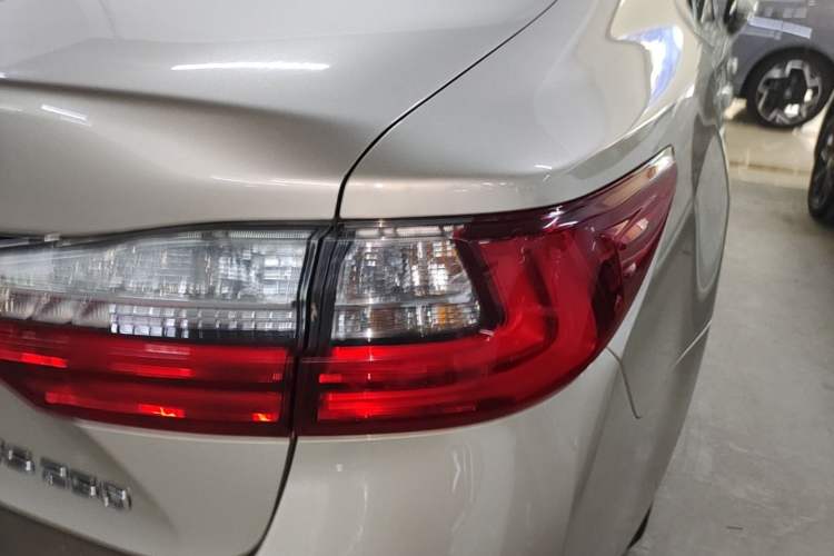 Used Lexus ES 2015 250 Elegant Edition Right Rear Taillight