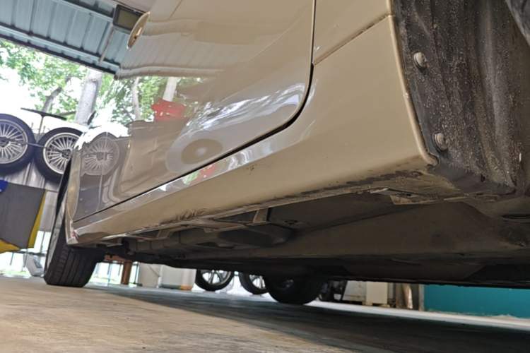 Used Lexus ES 2015 200 Elite Edition Right Side Sill